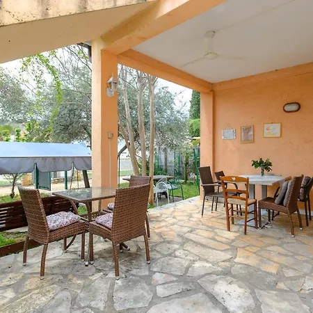 Apartments Ivana , Affordable On A Great Location Umag Exterior photo