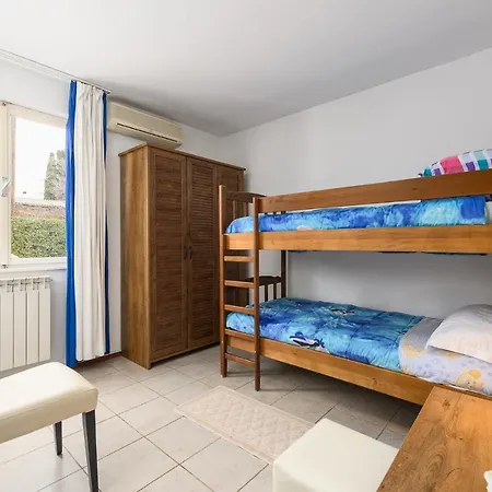 Apartments Ivana , Affordable On A Great Location Umag Exterior photo