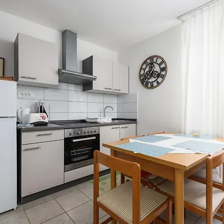 Apartments Ivana , Affordable On A Great Location Umag Exterior photo