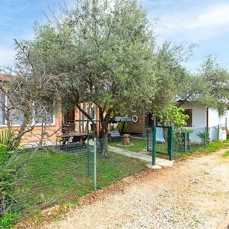 Apartments Ivana , Affordable On A Great Location Umag Exterior photo