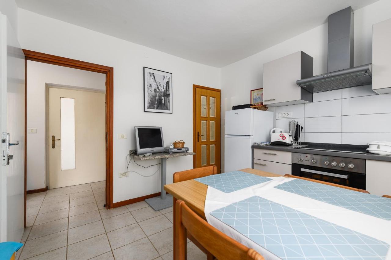 Ivana , Affordable On A Great Location Apartment Umag