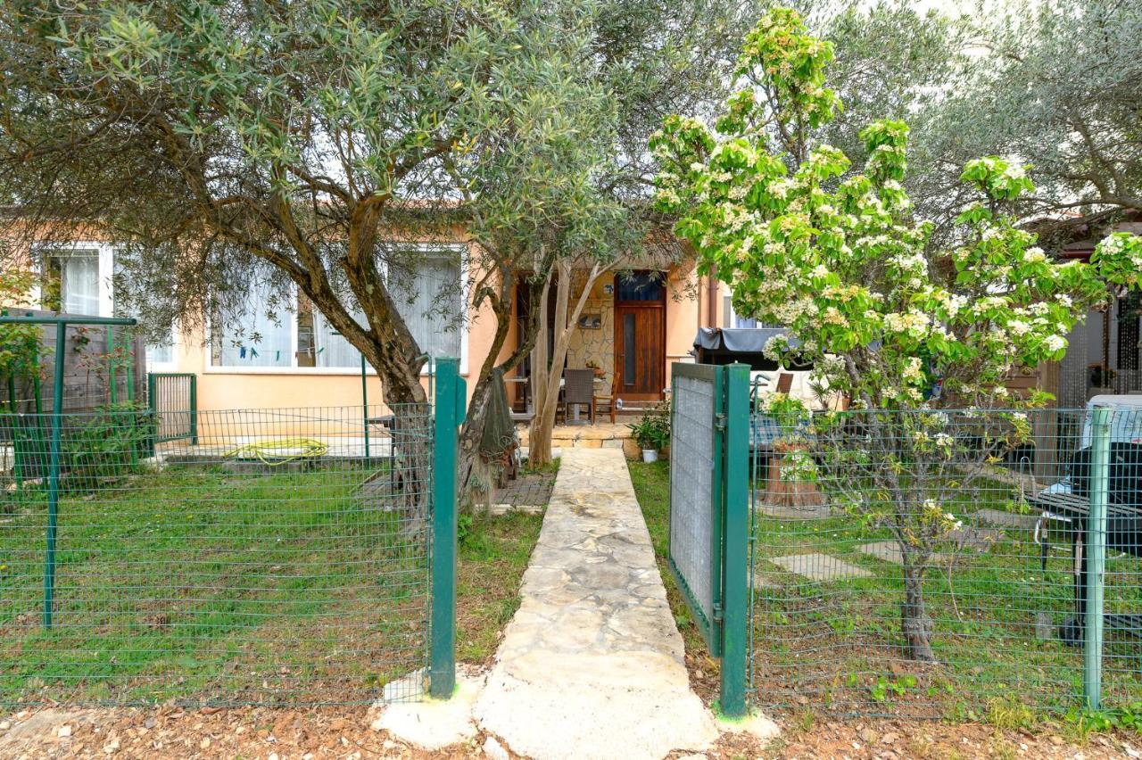 Ivana , Affordable On A Great Location Apartment *